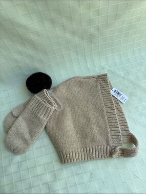 New GAP Beige Knit Kids Cotton Blend Hat with Black Pom Pom and Matching Mittens